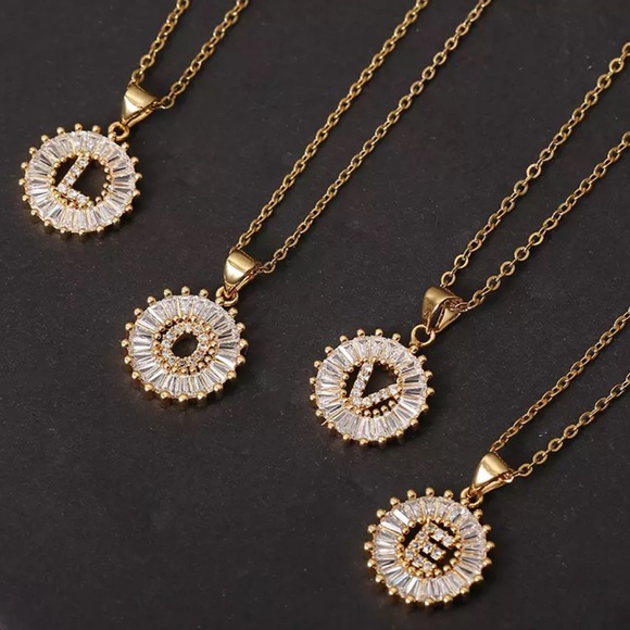 Gold Initial Crystal Sparkly Pendant Necklace A-Z - Picture 3 of 6